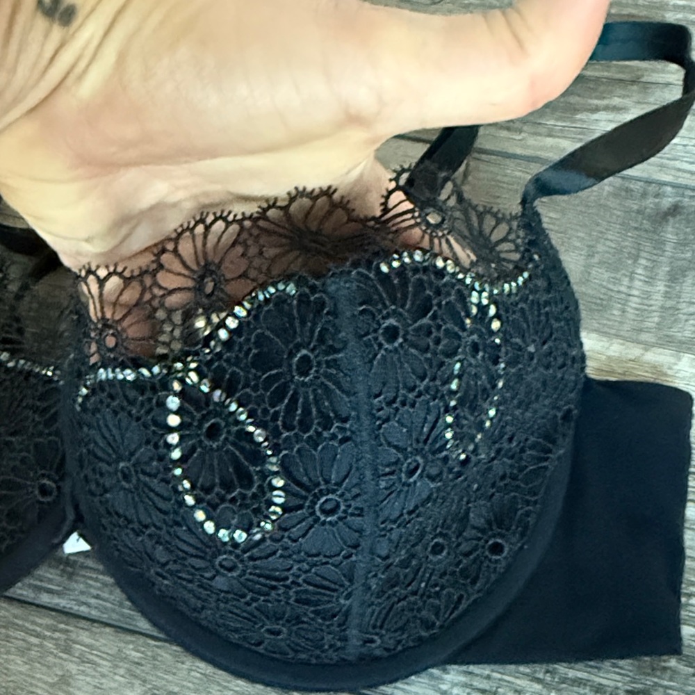 Victoria's Secret Black Floral Lace Bra 36c rhinestone - Picture 2 of 5